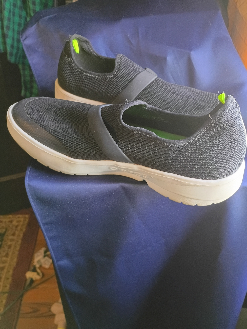 OOFOS Black Slip-On Women's Knit Sneakers with Neon Green Accents 10M